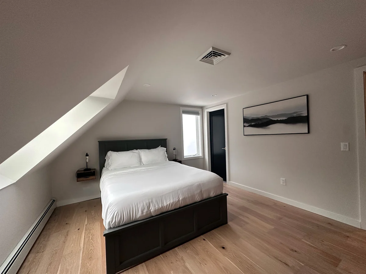Bedroom 5 image 1