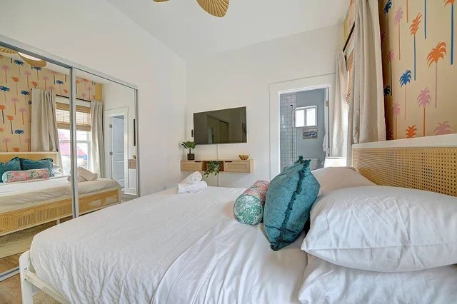 BEDROOM image 1