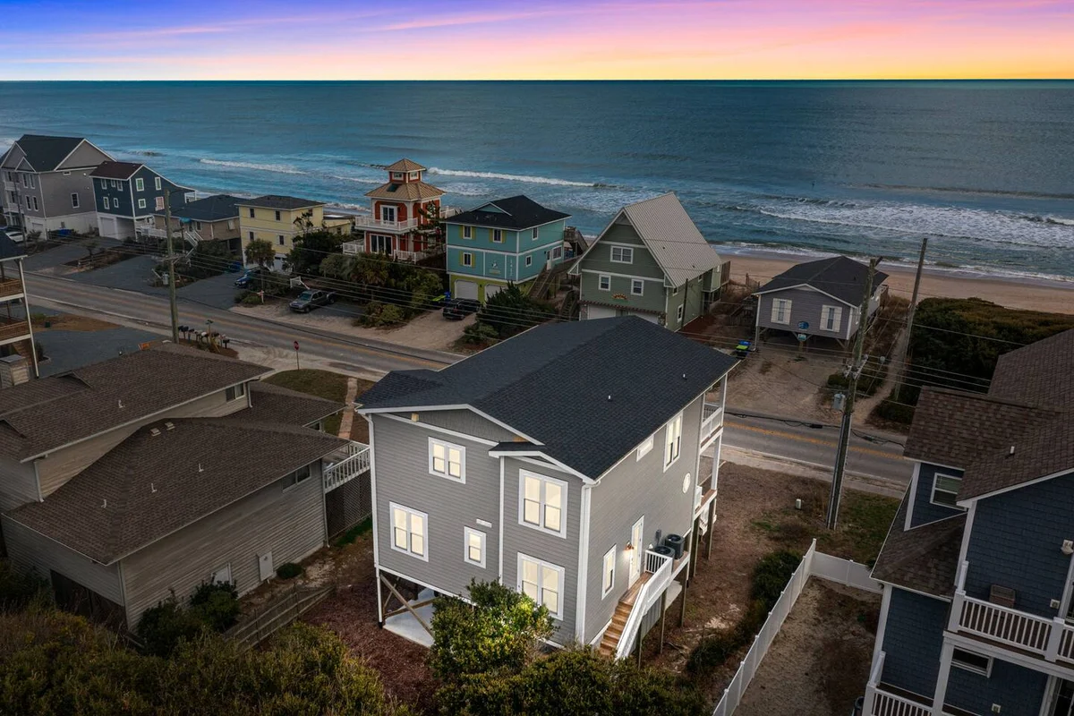 Luxe 4Bed Retreat w/ocean views & pvt beach access #2