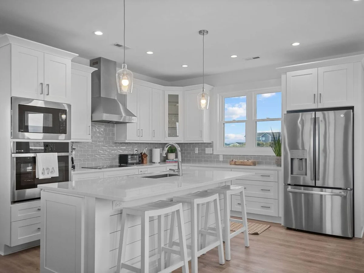 Luxe 4Bed Retreat w/ocean views & pvt beach access #39