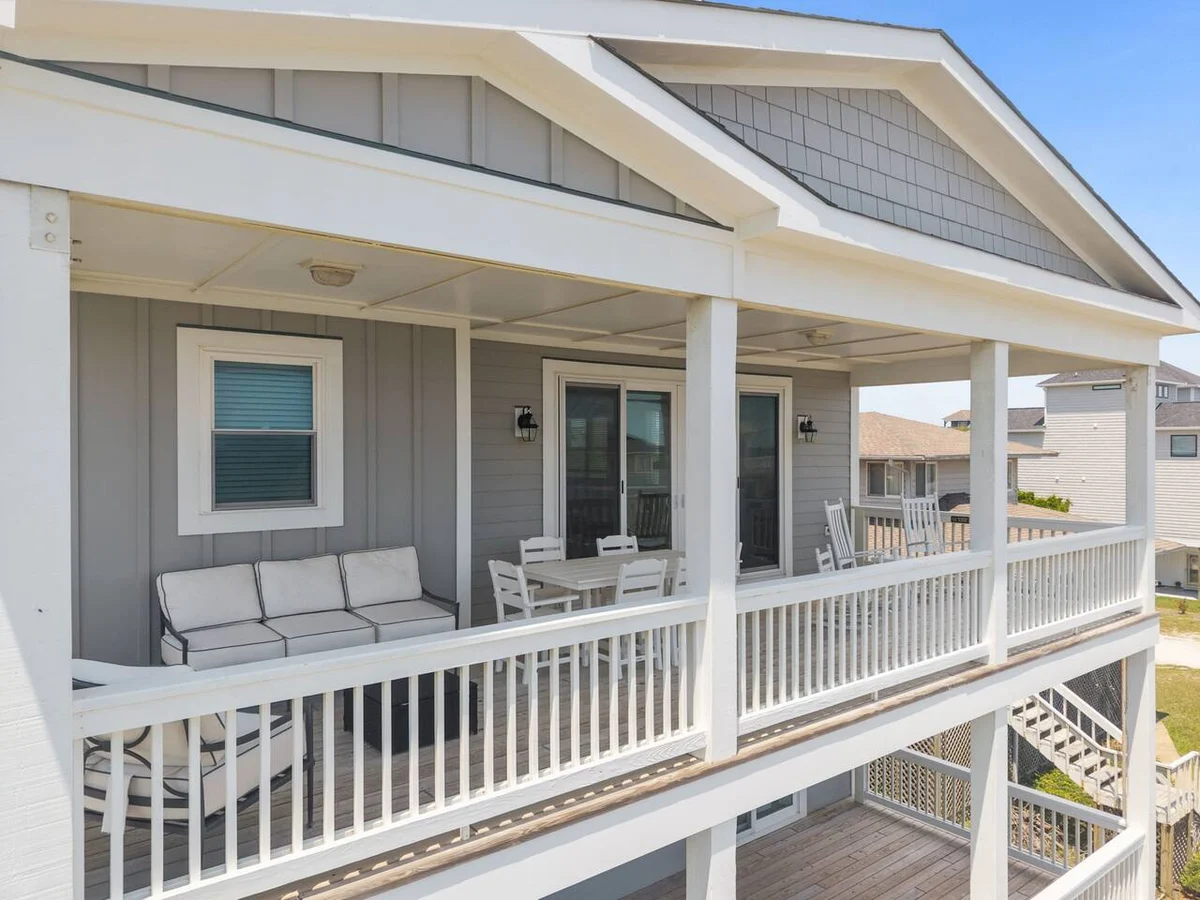 Luxe 4Bed Retreat w/ocean views & pvt beach access #57