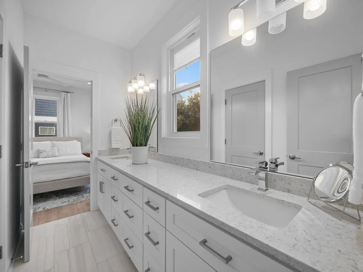 Luxe 4Bed Retreat w/ocean views & pvt beach access #18