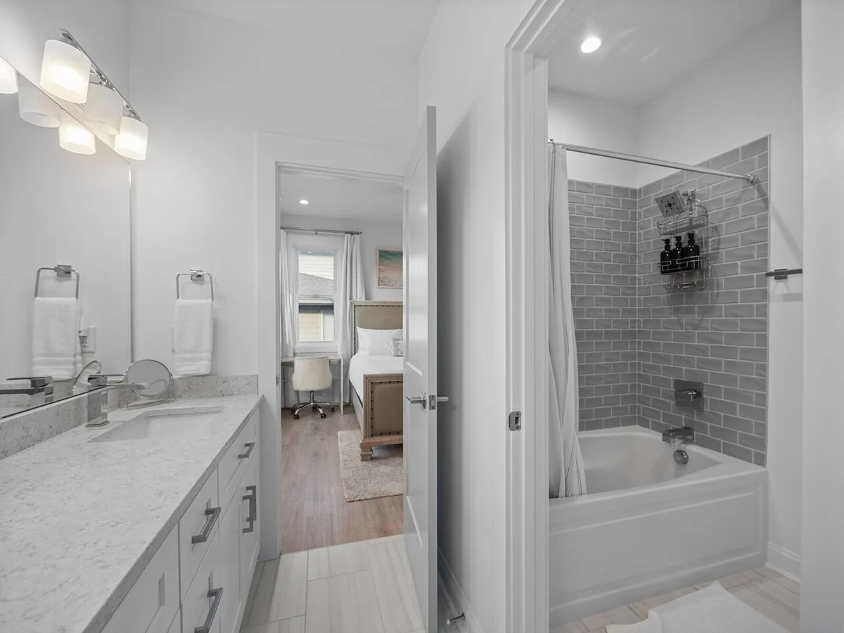 Luxe 4Bed Retreat w/ocean views & pvt beach access #12
