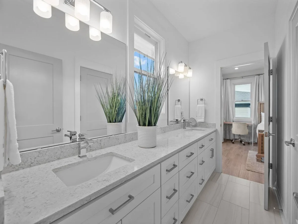 Luxe 4Bed Retreat w/ocean views & pvt beach access #28