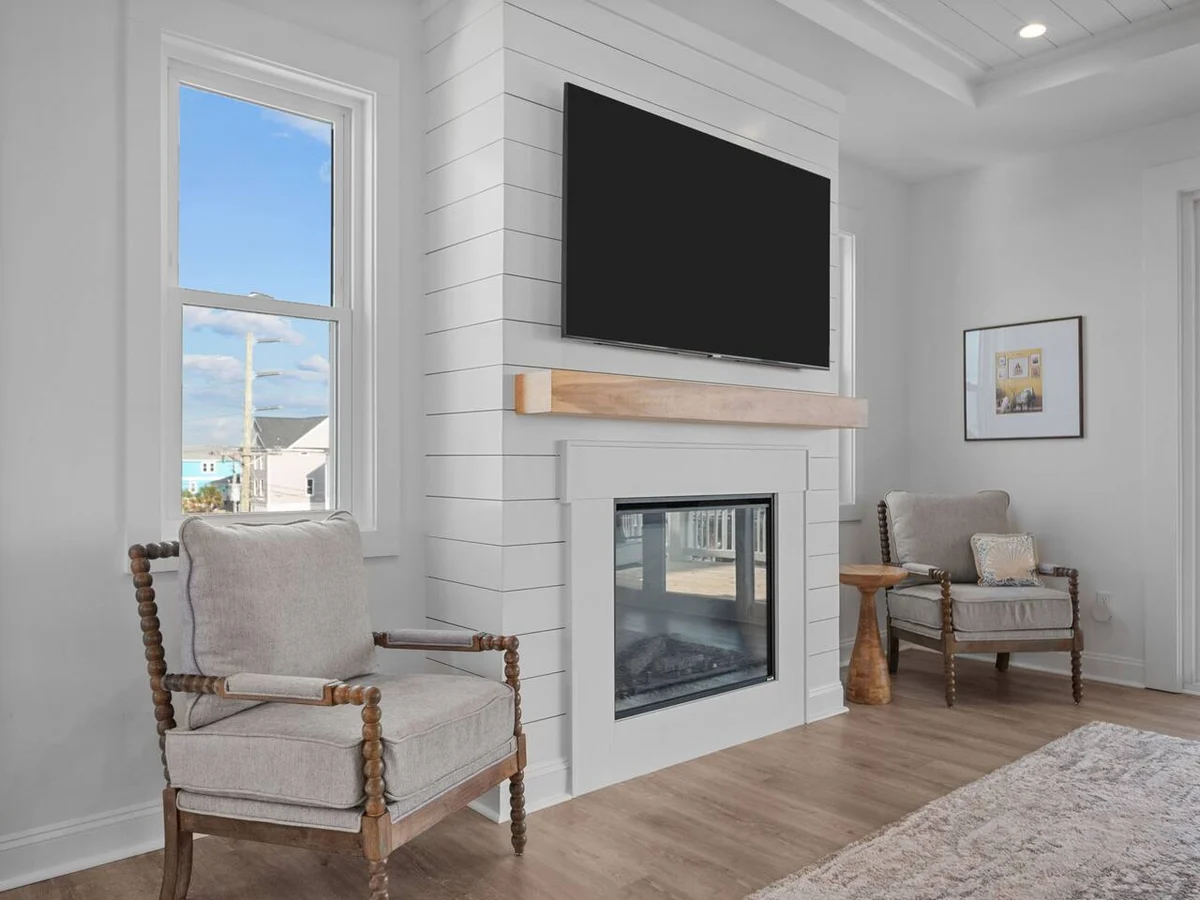 Luxe 4Bed Retreat w/ocean views & pvt beach access #9