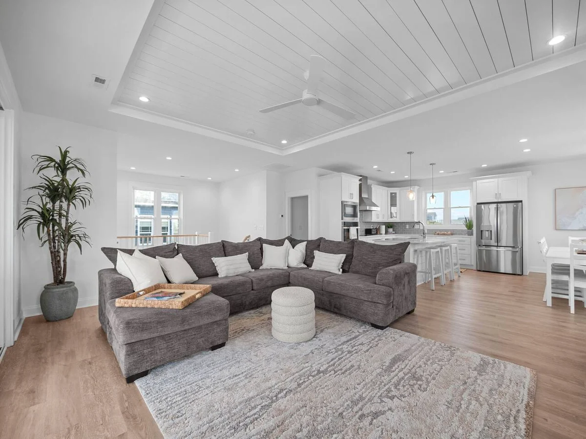 Luxe 4Bed Retreat w/ocean views & pvt beach access #37