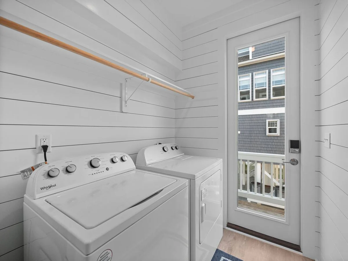 Luxe 4Bed Retreat w/ocean views & pvt beach access #66