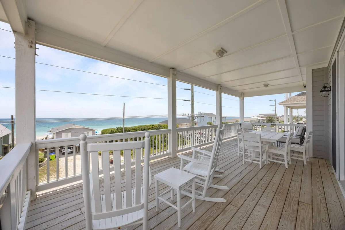 Luxe 4Bed Retreat w/ocean views & pvt beach access #68