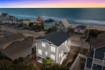 Luxe 4Bed Retreat w/ocean views & pvt beach access #72