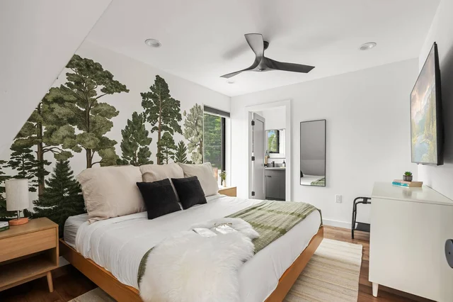 BEDROOM image 1