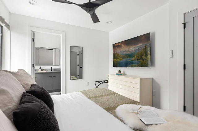 BEDROOM image 1