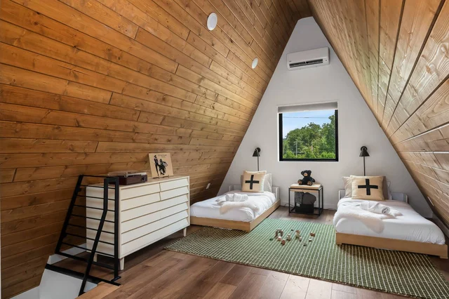 BEDROOM image 1