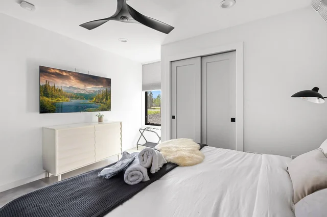 BEDROOM image 1