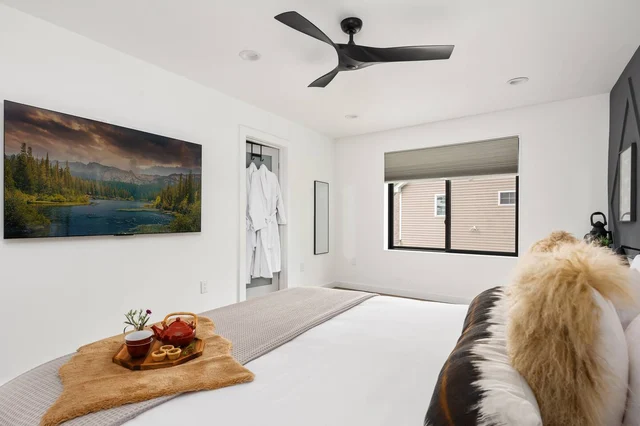 BEDROOM image 1