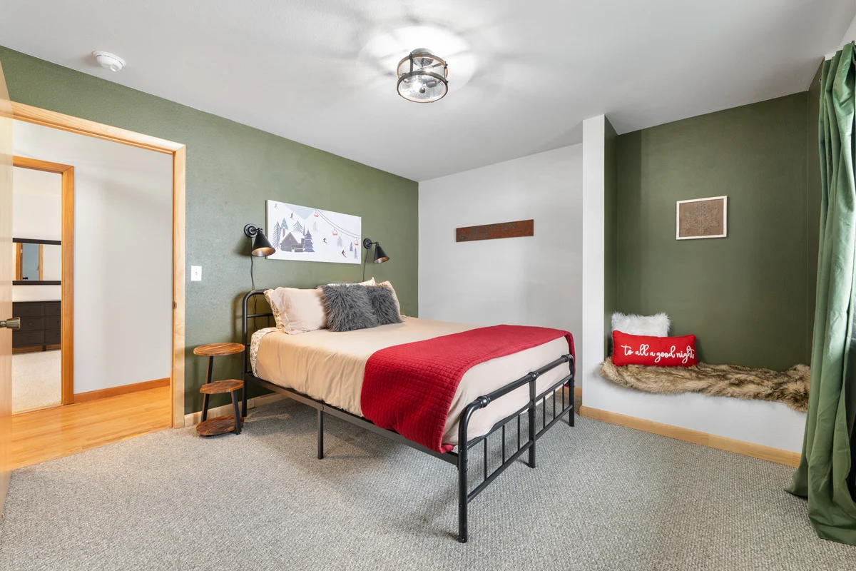 Bedroom 5 image 1