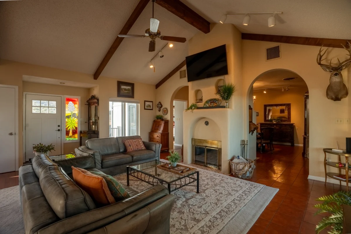 Home in Alpine property photo 3