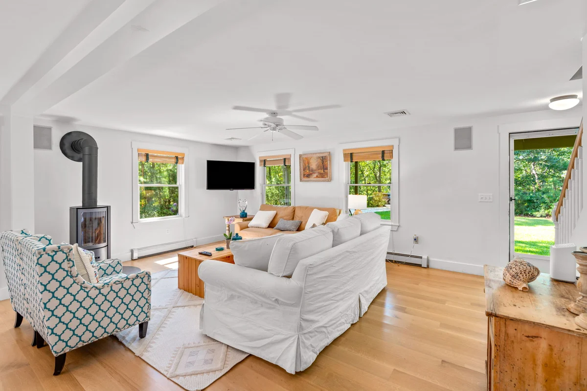 Home in Tisbury property photo 2