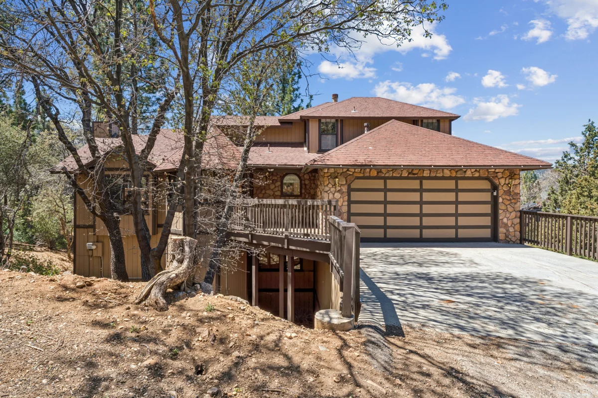 Fully Remodeled * Spacious * Slope Views * Wet bar #18