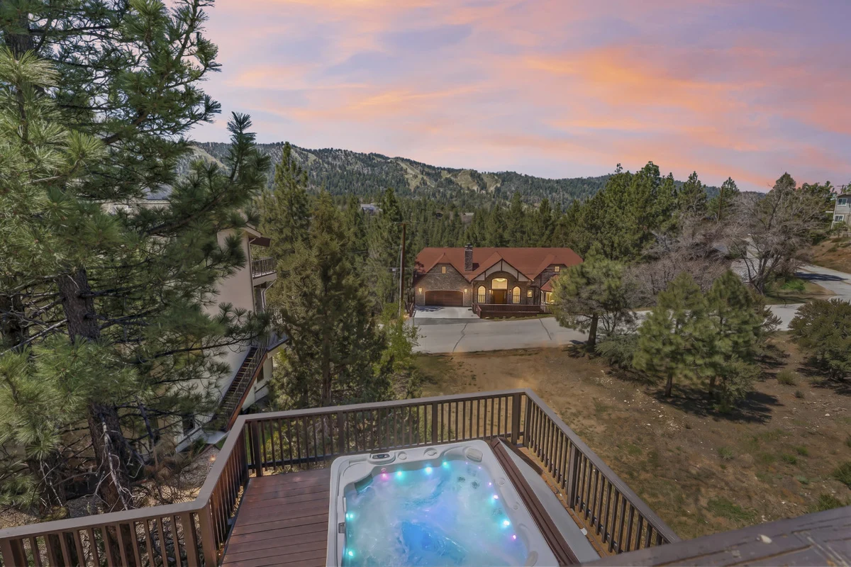 Fully Remodeled * Spacious * Slope Views * Wet bar #4