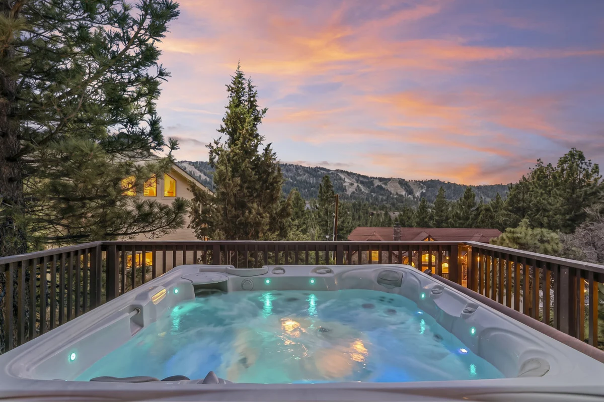 Fully Remodeled * Spacious * Slope Views * Wet bar #34