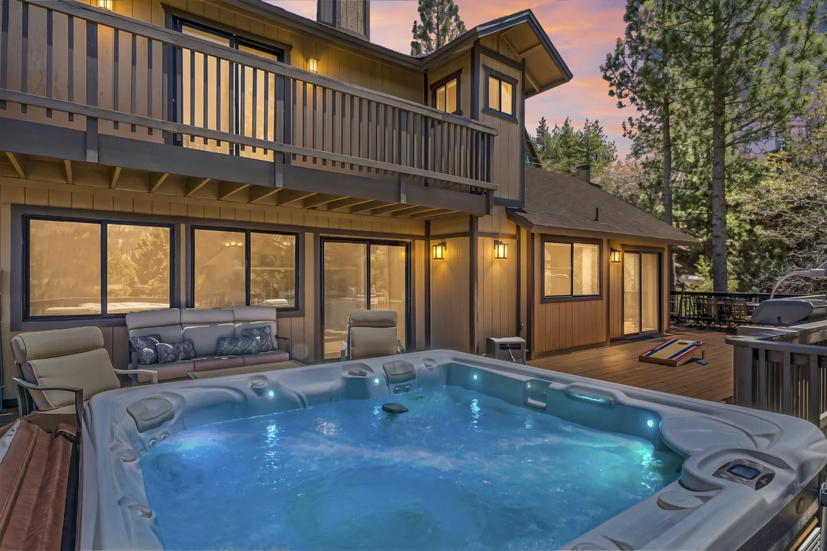 Fully Remodeled * Spacious * Slope Views * Wet bar #33