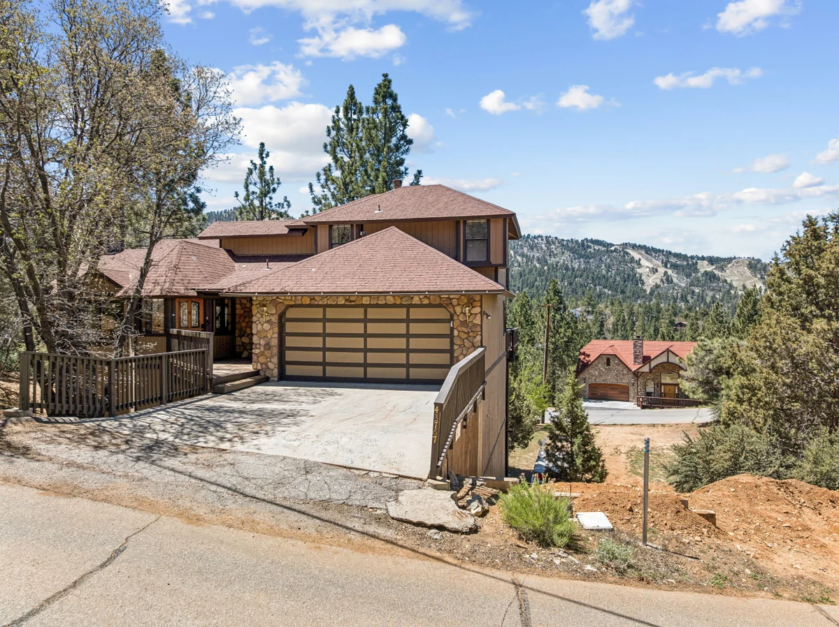 Fully Remodeled * Spacious * Slope Views * Wet bar #20
