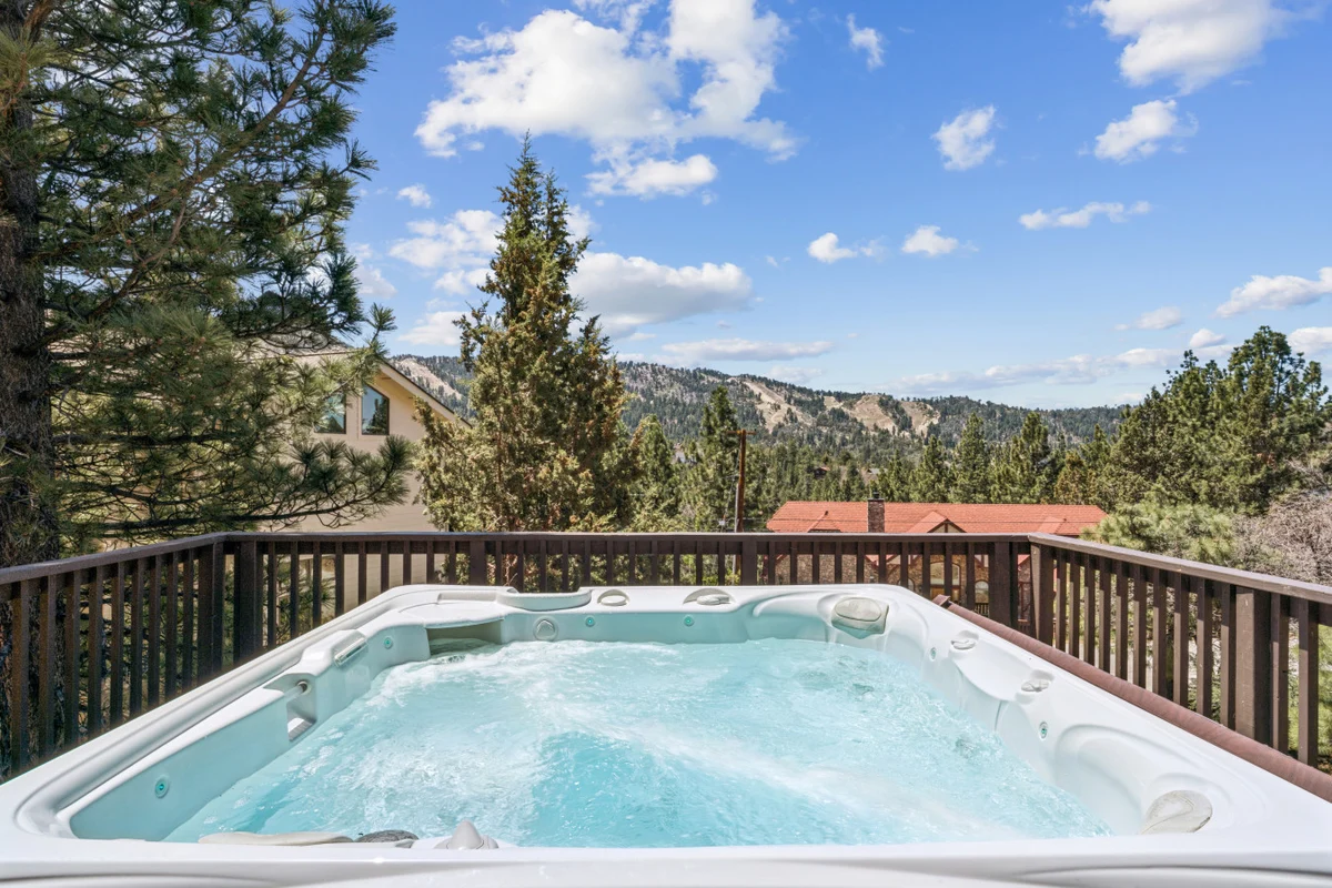 Fully Remodeled * Spacious * Slope Views * Wet bar #47