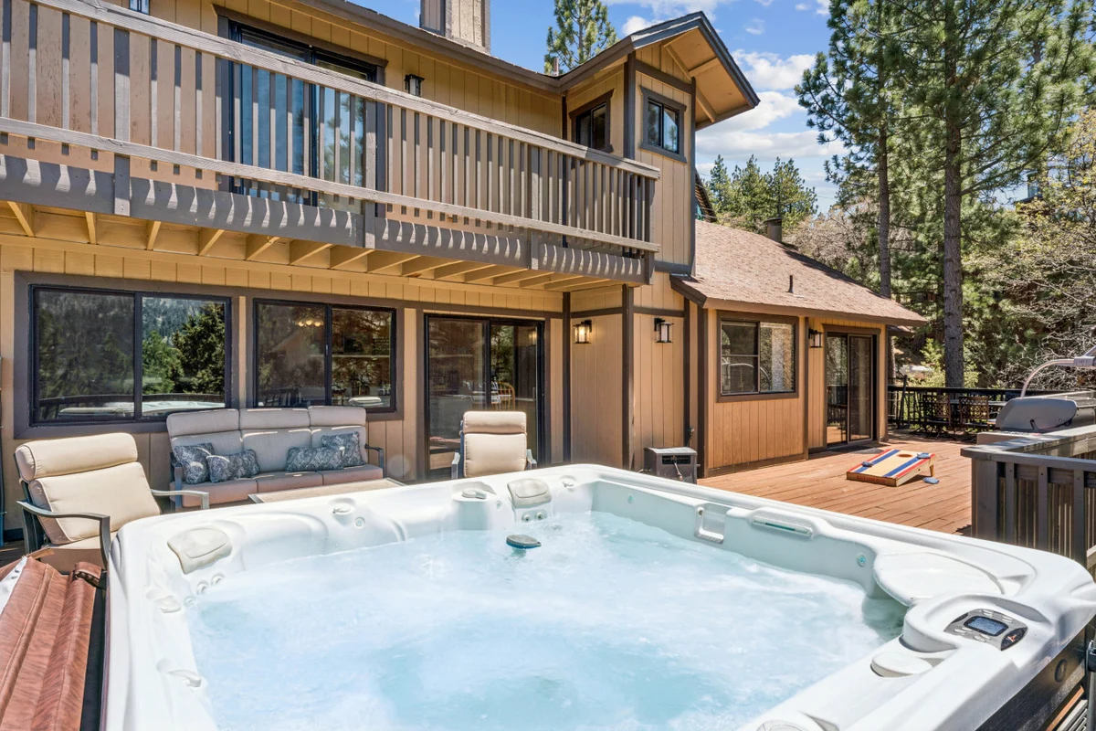 Fully Remodeled * Spacious * Slope Views * Wet bar #73