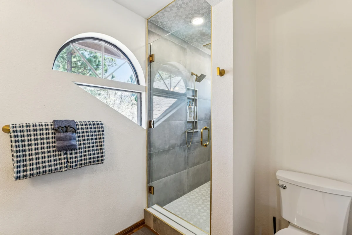 Fully Remodeled * Spacious * Slope Views * Wet bar #42