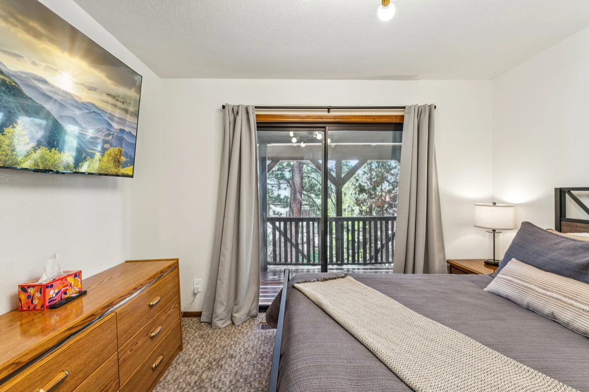 Fully Remodeled * Spacious * Slope Views * Wet bar #32