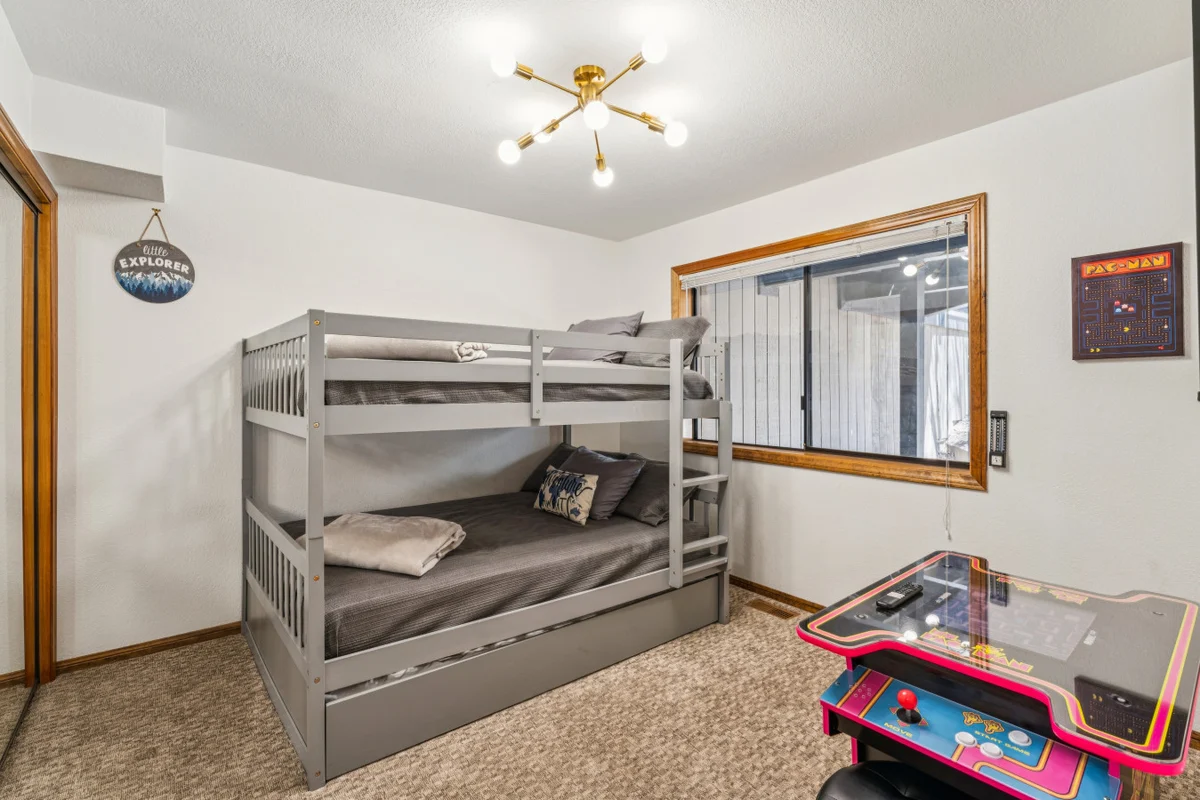 Fully Remodeled * Spacious * Slope Views * Wet bar #21