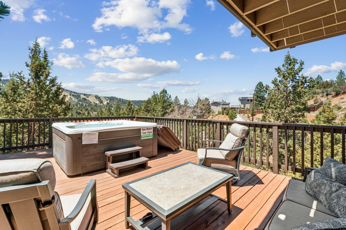 Fully Remodeled * Spacious * Slope Views * Wet bar #46