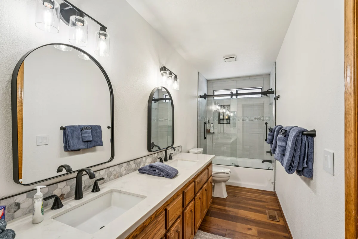 Fully Remodeled * Spacious * Slope Views * Wet bar #45