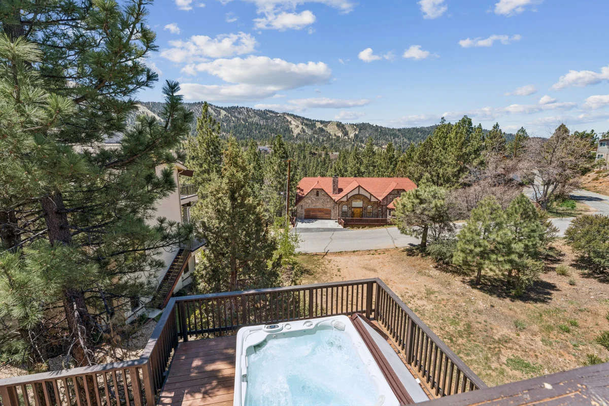 Fully Remodeled * Spacious * Slope Views * Wet bar #49