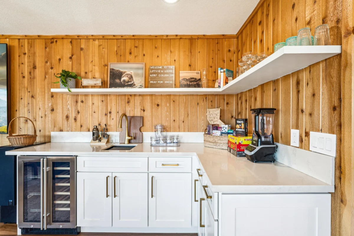 Fully Remodeled * Spacious * Slope Views * Wet bar #61