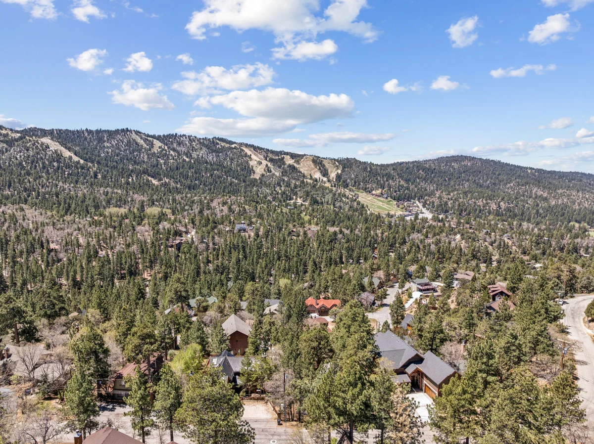 Fully Remodeled * Spacious * Slope Views * Wet bar #68