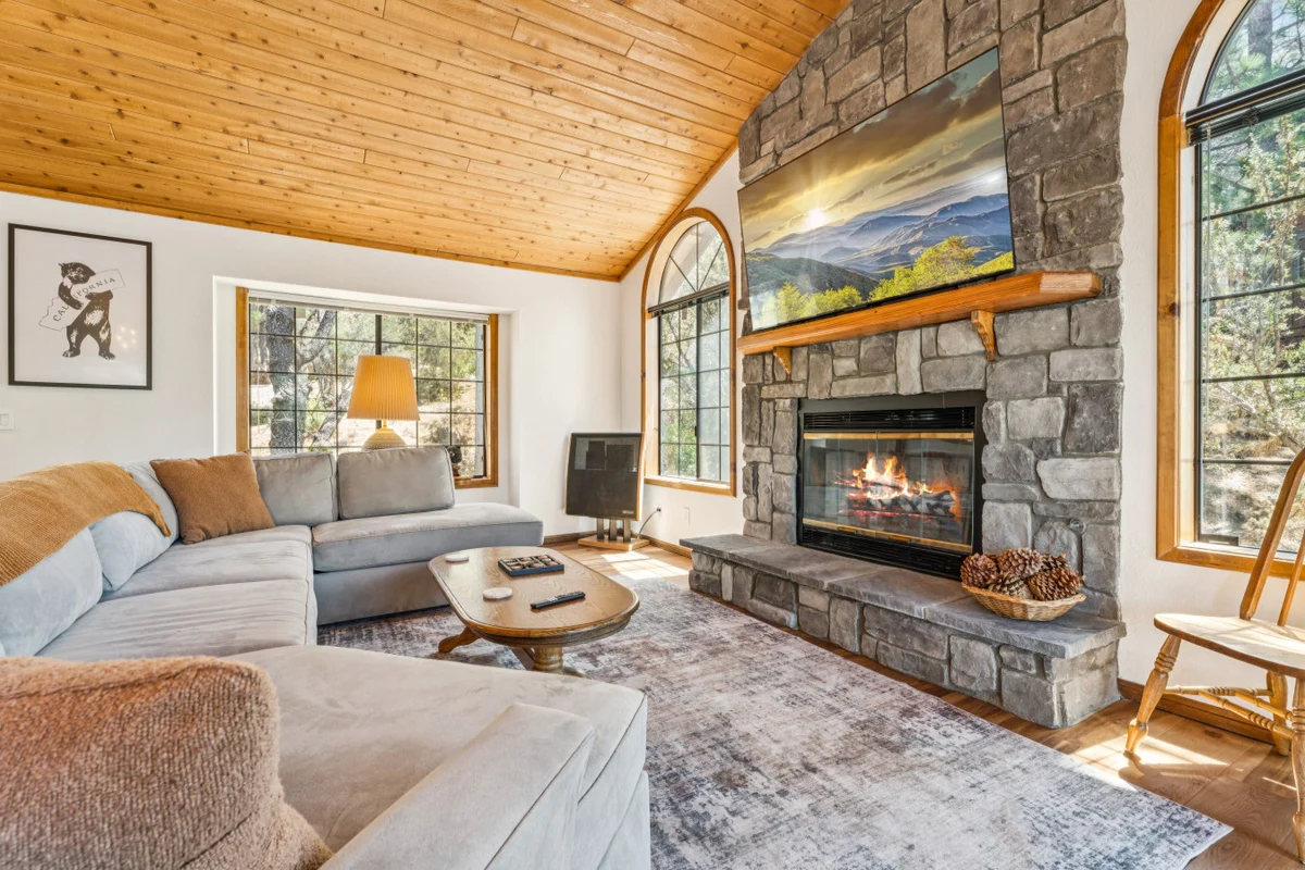Fully Remodeled * Spacious * Slope Views * Wet bar #52