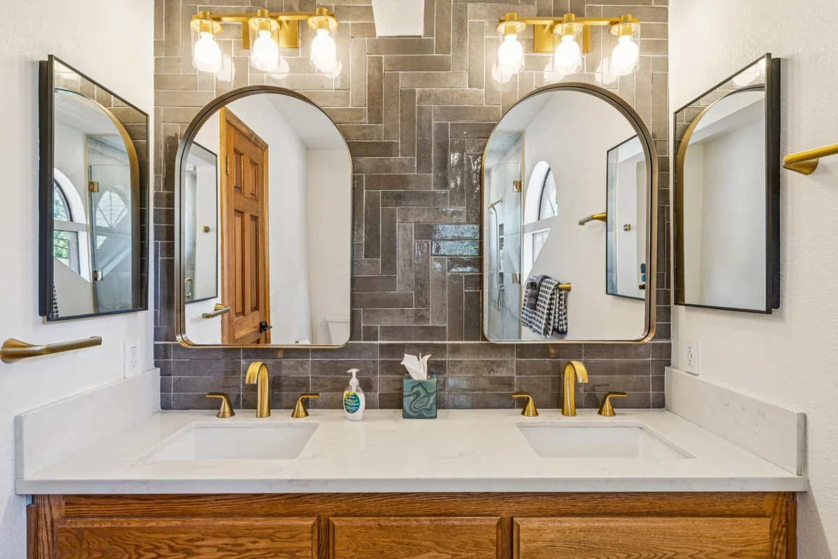 Fully Remodeled * Spacious * Slope Views * Wet bar #71