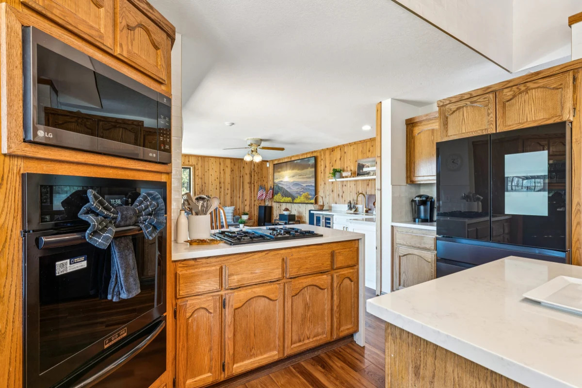 Fully Remodeled * Spacious * Slope Views * Wet bar #87