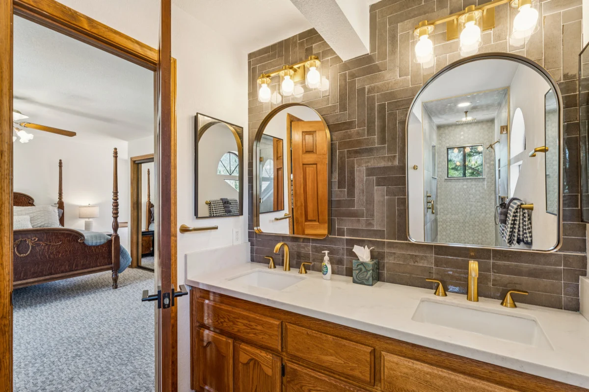 Fully Remodeled * Spacious * Slope Views * Wet bar #83