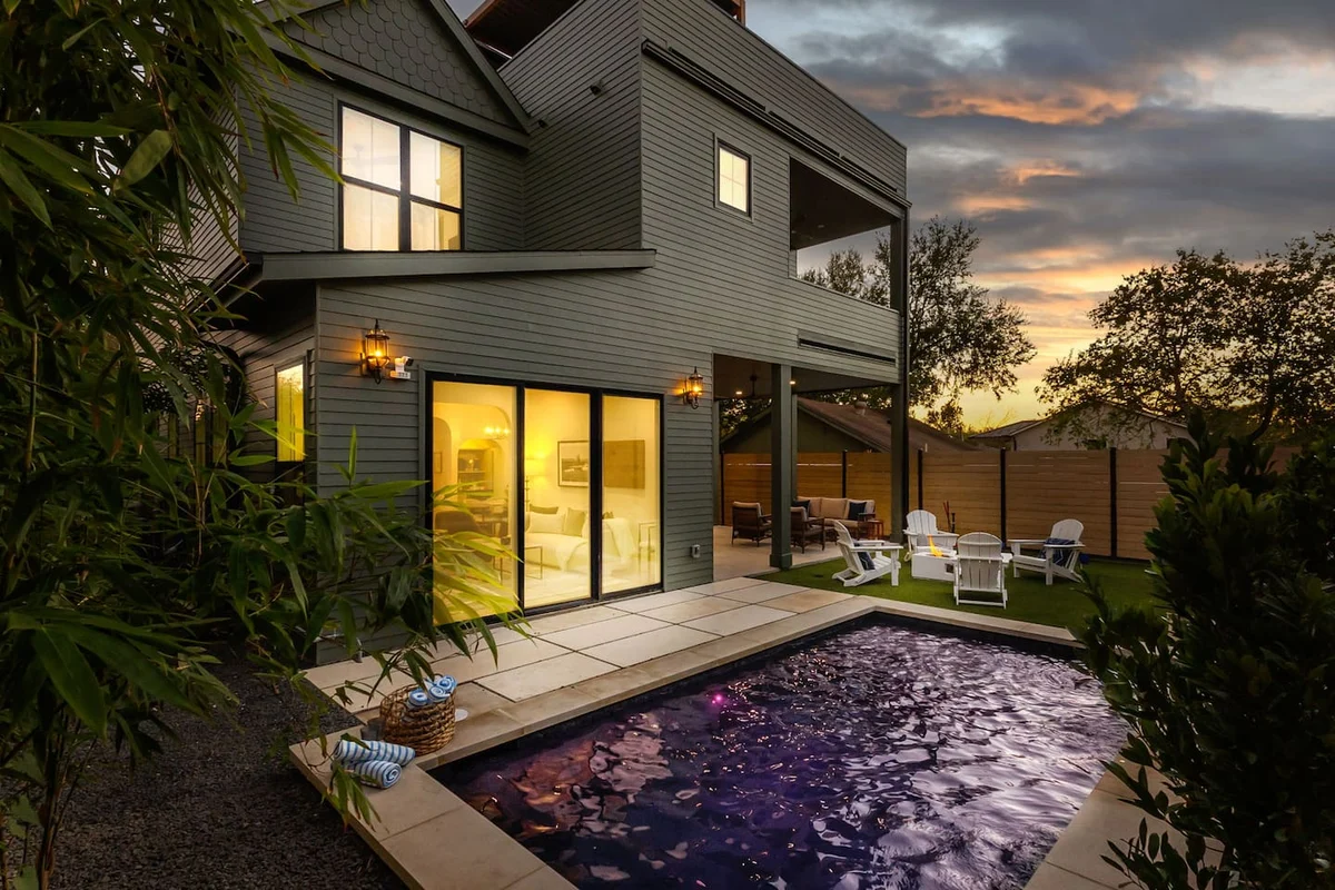 Rooftop DT Views • Heated Pool• Minigolf• Walkable #65
