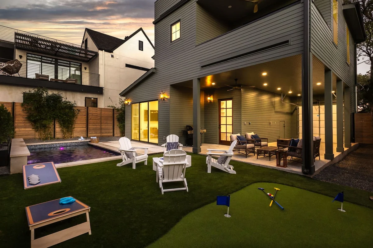 Rooftop DT Views • Heated Pool• Minigolf• Walkable #68