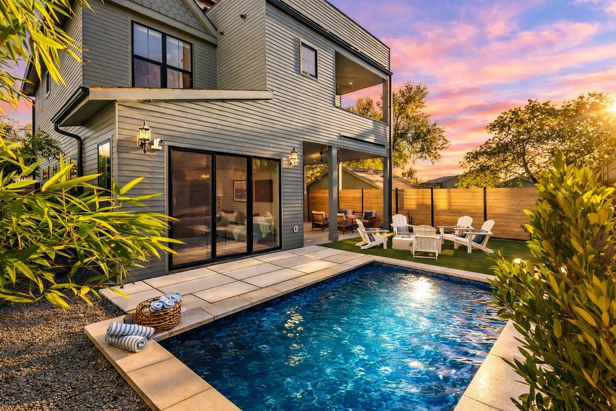 Rooftop DT Views • Heated Pool• Minigolf• Walkable #70