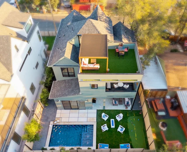 Rooftop DT Views • Heated Pool• Minigolf• Walkable #86