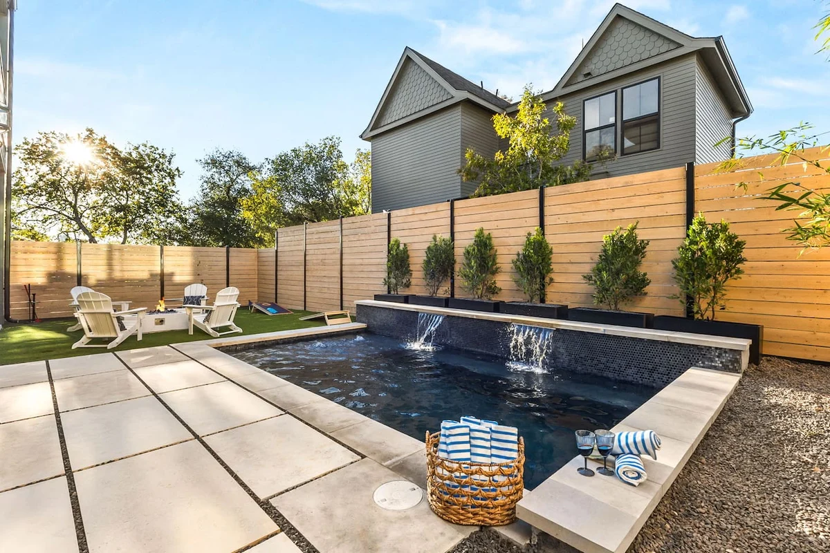Rooftop DT Views • Heated Pool• Minigolf• Walkable #92