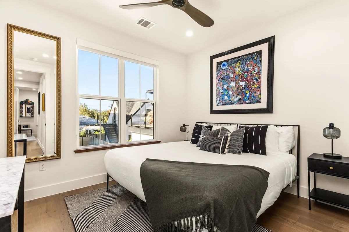 Rooftop DT Views • Heated Pool• Minigolf• Walkable #3
