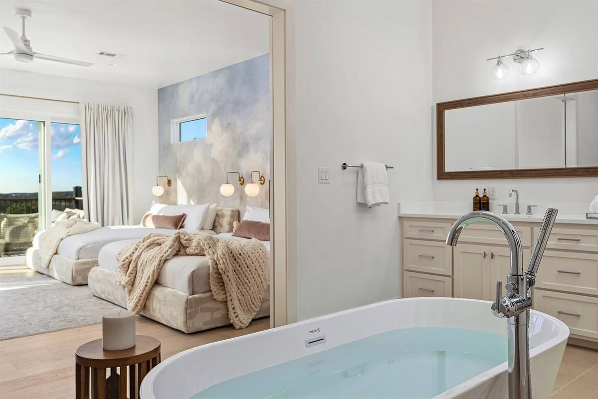 Panoramic Lake Views | Steps to Marina | Hot Tub #83