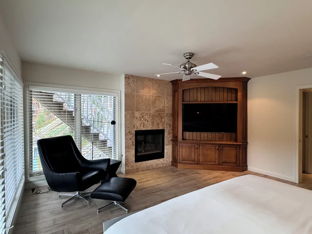BEDROOM image 1