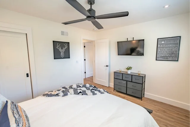 BEDROOM image 1