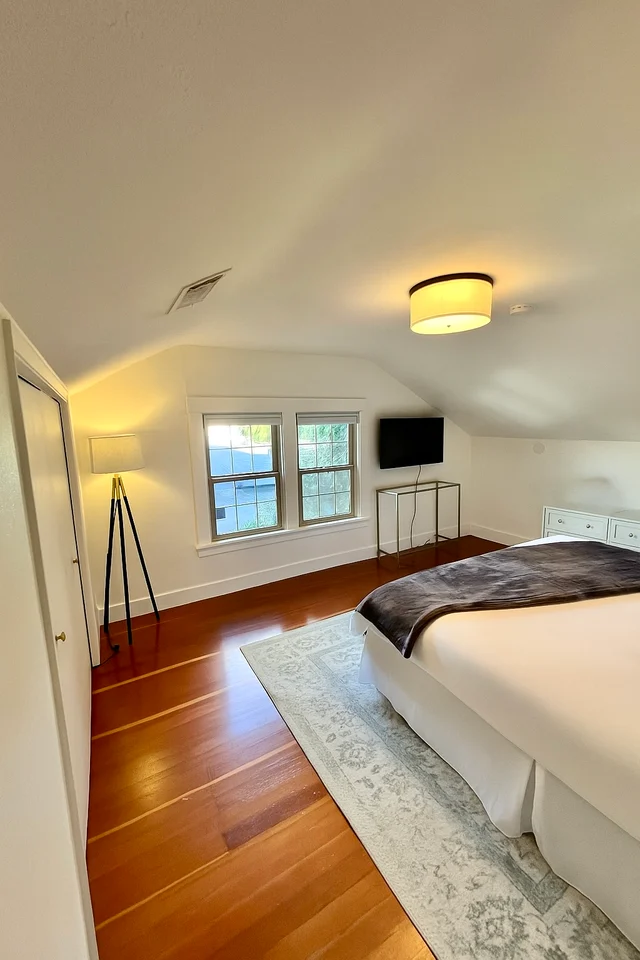 BEDROOM image 1